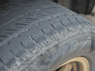 Llantas después de un verano en carretera: cómo saber si el viaje las desgastó más de lo normal